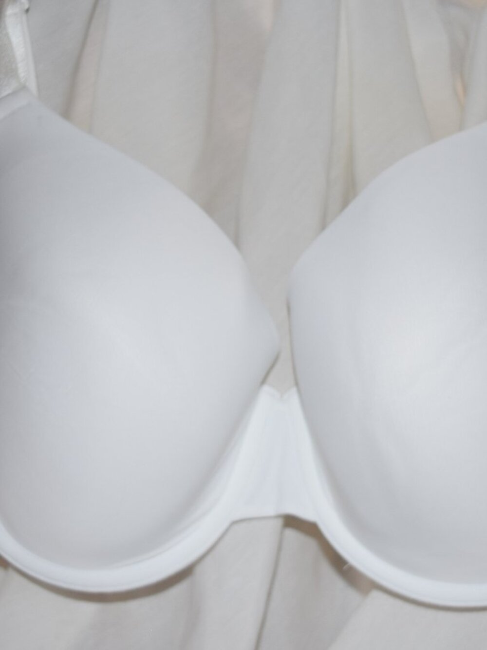 NWT No Boundaries White, Underwire 42D (0248)
